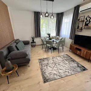 Maple Tree Budget Apartment